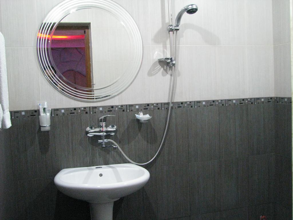 Princ Plaza Hotel Yerevan Room photo