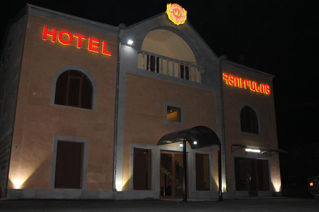 Princ Plaza Hotel Yerevan Exterior photo